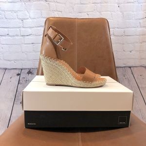 Espadrille sandal. Tan leather. Dolce Vita
